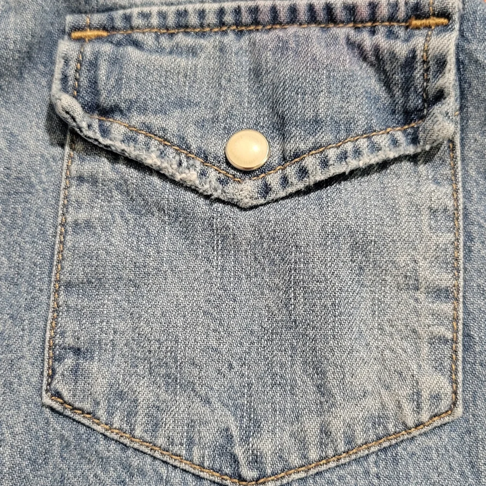 Lucky Brand Women's Embroidered Western Denim Pearl Snap Shirt Size S Distressed - Picture 12 of 16